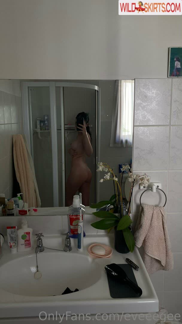 Eveeegee nude leaked photo #11