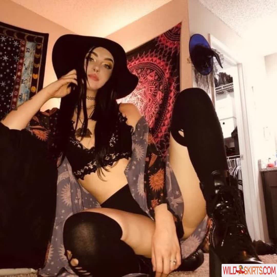 fairygothwitch / fairygothwitch / fayflowzz nude OnlyFans, Instagram leaked photo