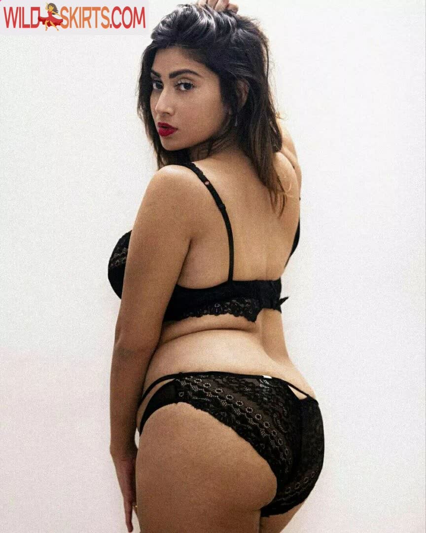 Farihapriyam nude leaked photo #5