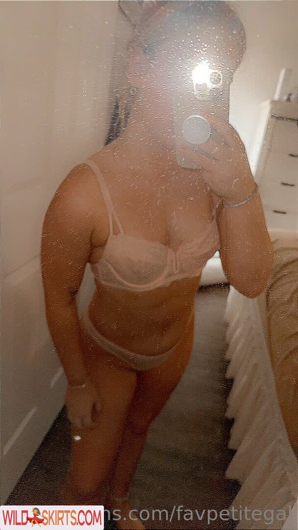 Favpetitegal nude leaked photo #88