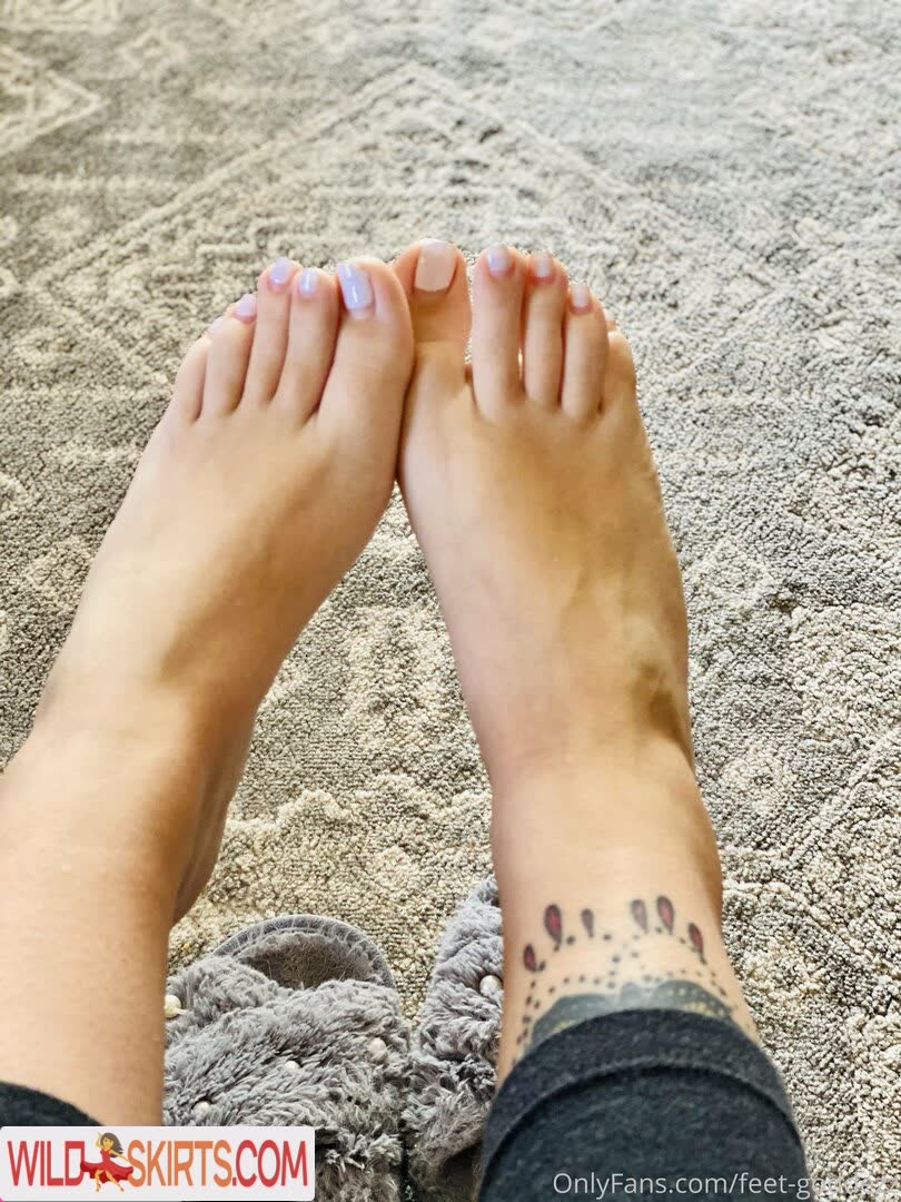 Feet-goddezz nude leaked photo #45