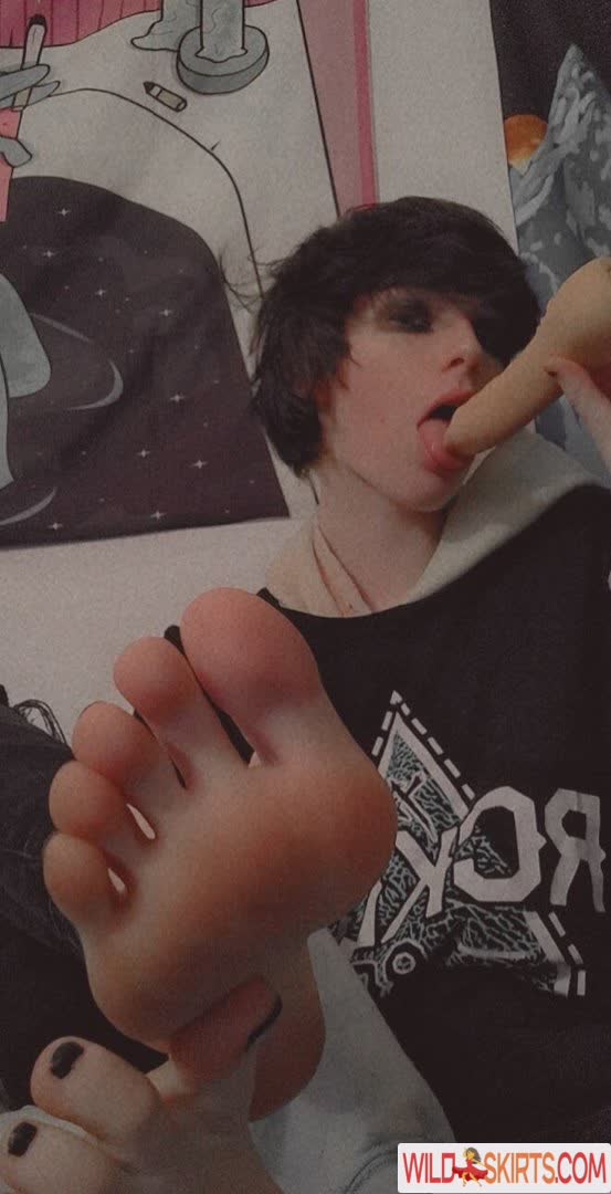 Feetiecutie nude leaked photo #18