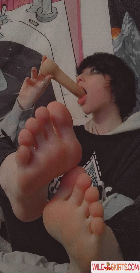 Feetiecutie nude leaked photo #2