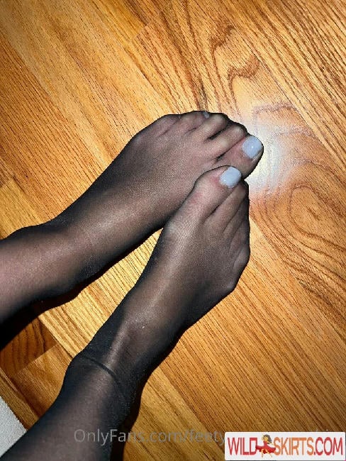 Feetyoureyesonthiss nude leaked photo #2