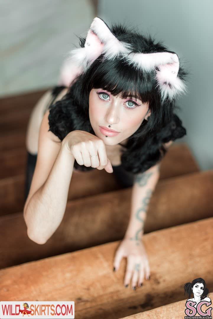 Felline Suicide nude leaked photo #29