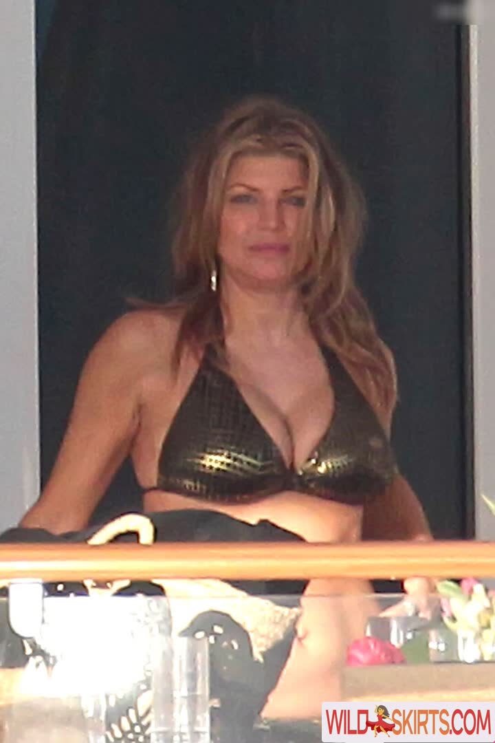 Fergie nude leaked photo #79