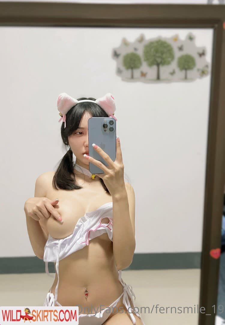 Fernsmile19 nude leaked photo #2