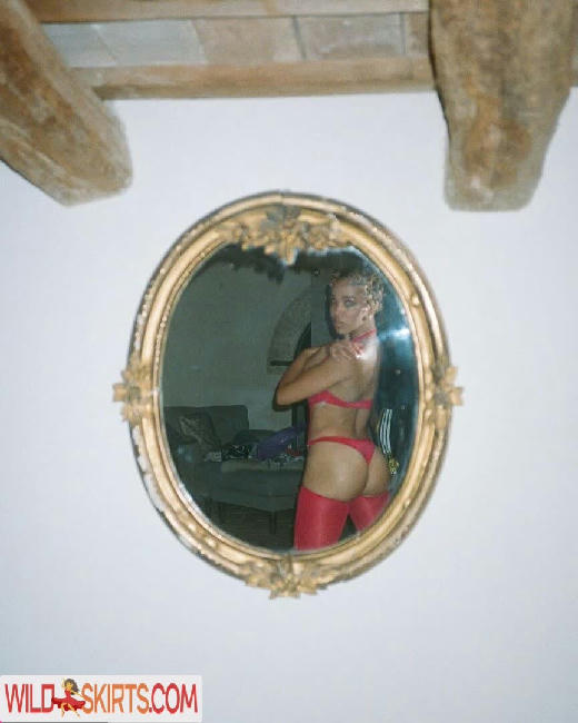 FKA Twigs / FKAtwigs nude Instagram leaked photo #9
