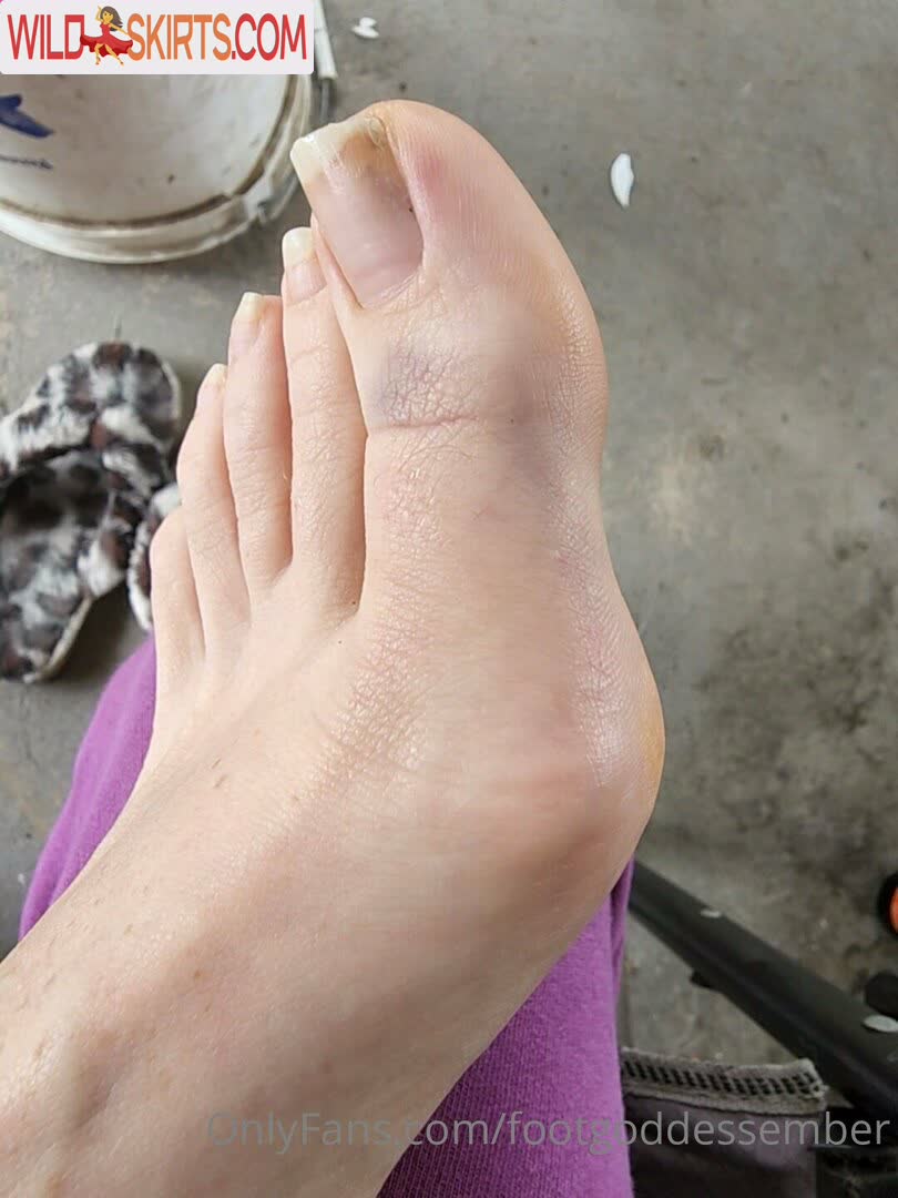 Footgoddessember nude leaked photo #6