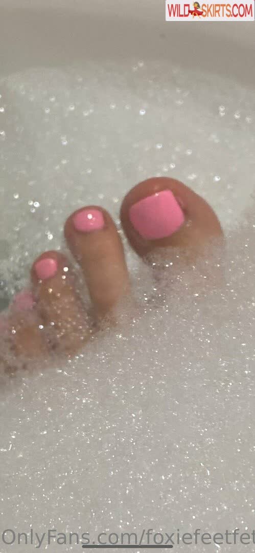 Foxiefeetfetish nude leaked photo #6