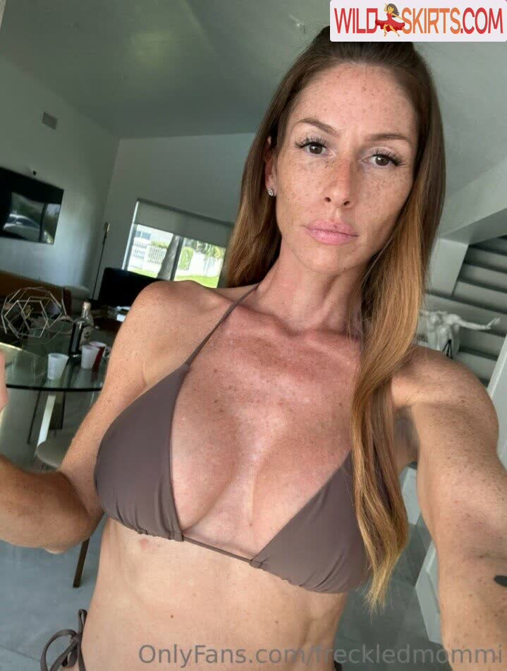 Freckledmommi nude leaked photo #11