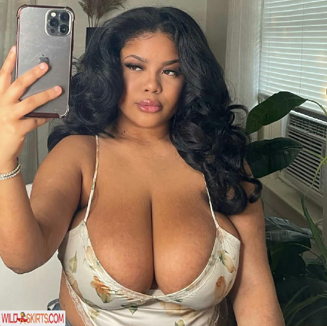 Gabrielle Logan / loganberry_ / thebigtitwitch nude OnlyFans, Snapchat, Instagram leaked photo #11