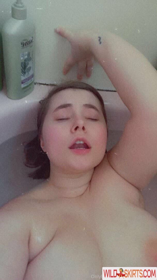 Galadrielevelyn nude leaked photo #9