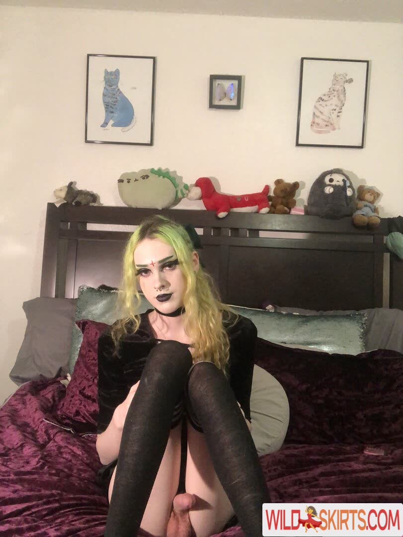 Genericgothgf nude leaked photo #1