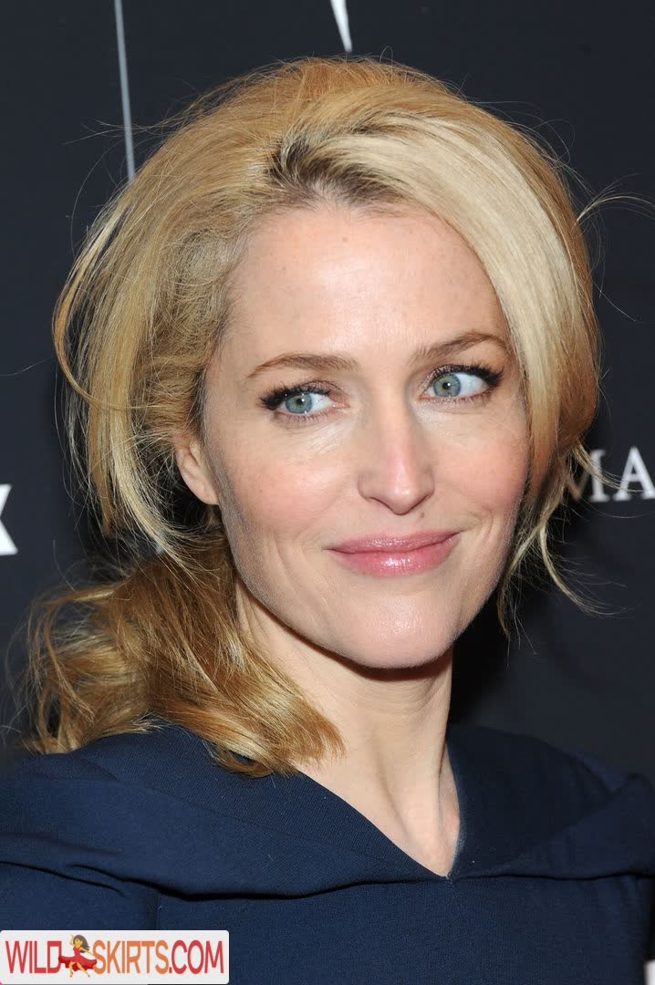 Gillian Anderson / gilliana nude Instagram leaked photo #2