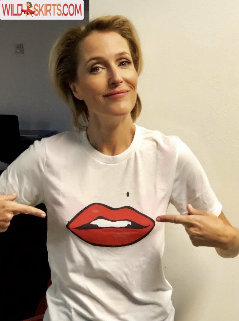 Gillian Anderson / gilliana nude Instagram leaked photo #12