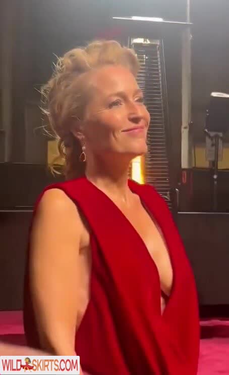 Gillian Anderson / gilliana nude Instagram leaked photo #5