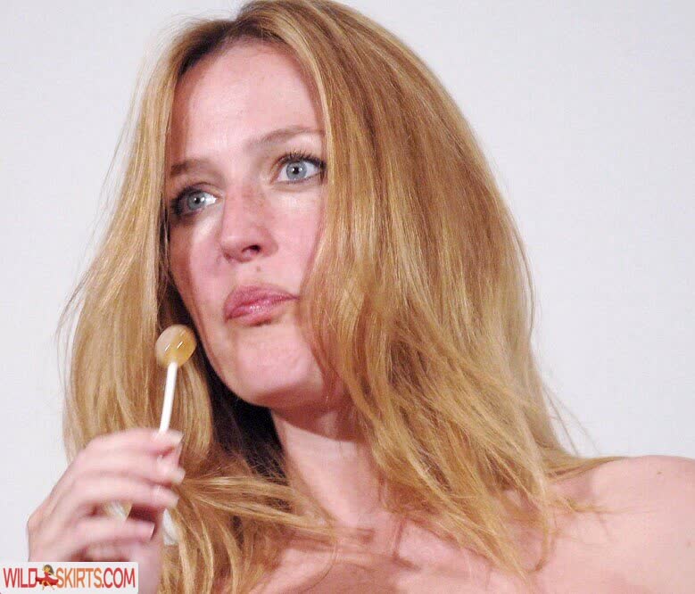 Gillian Anderson / gilliana nude Instagram leaked photo #5