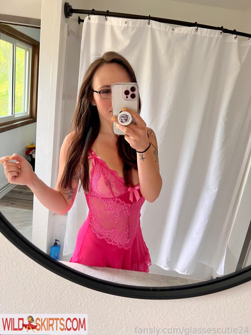 Glassescutie24 nude leaked photo #41