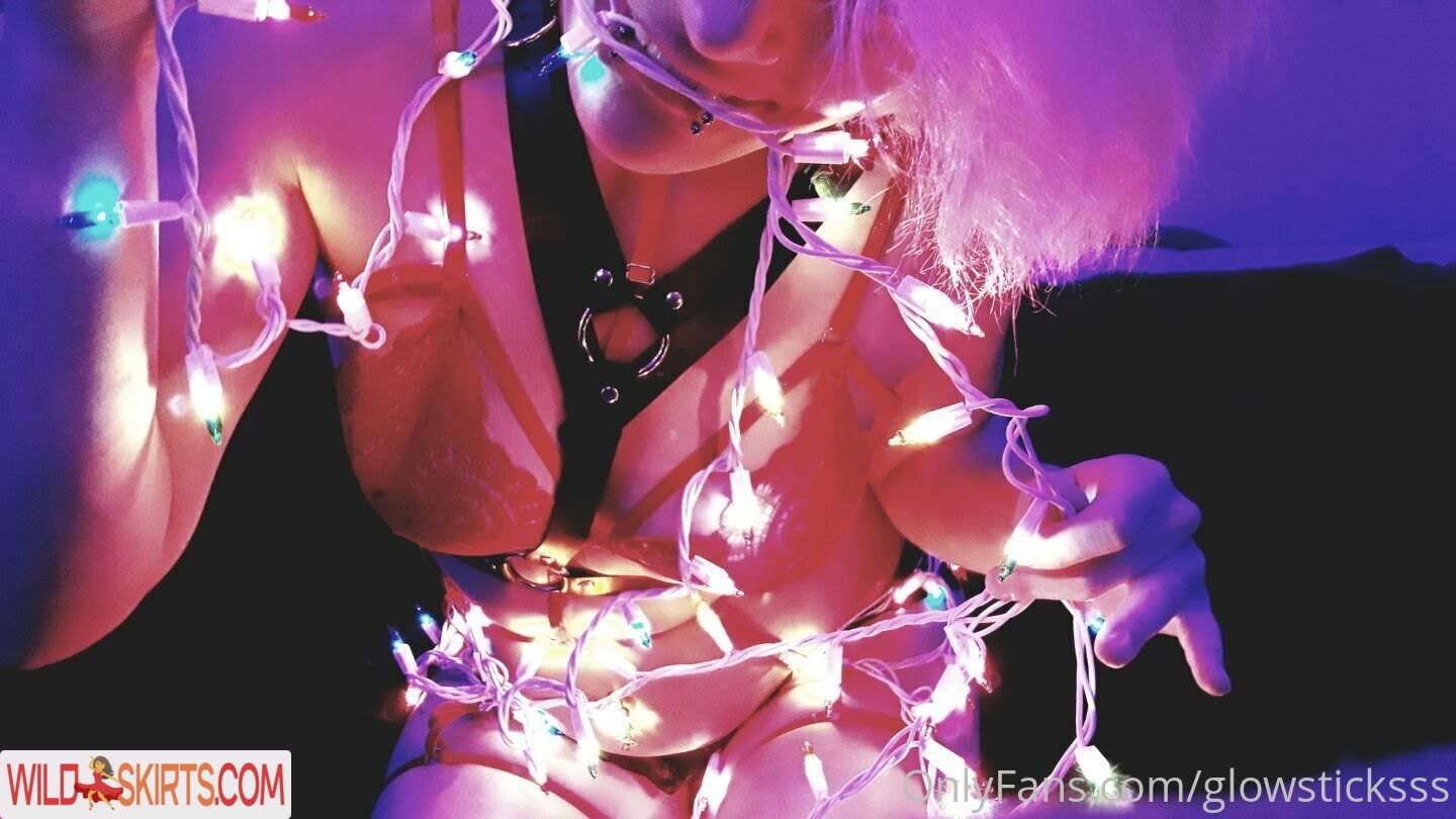 Glowsticksss nude leaked photo #22