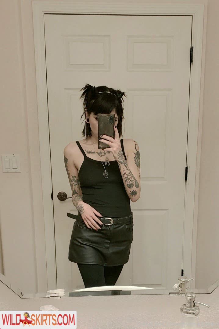 Goth-kitteen nude leaked photo #114