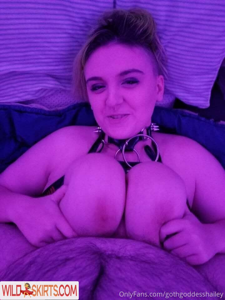 Gothgoddesshailey nude leaked photo #40