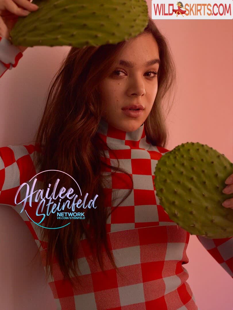 Hailee Steinfeld nude leaked photo #592