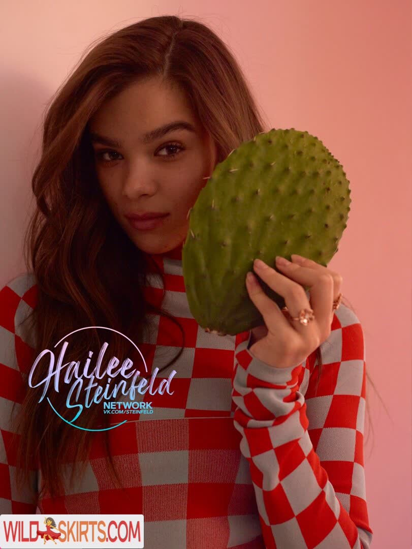 Hailee Steinfeld nude leaked photo #665