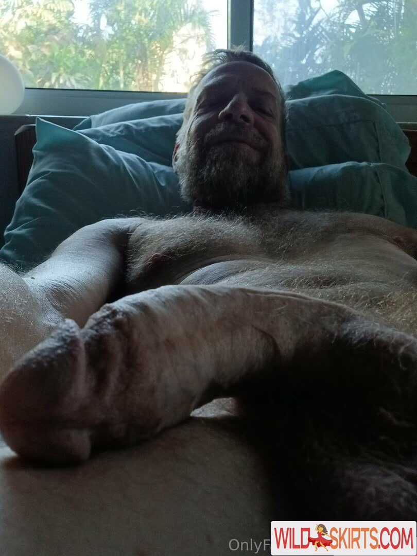 Hairyartist nude leaked photo #3