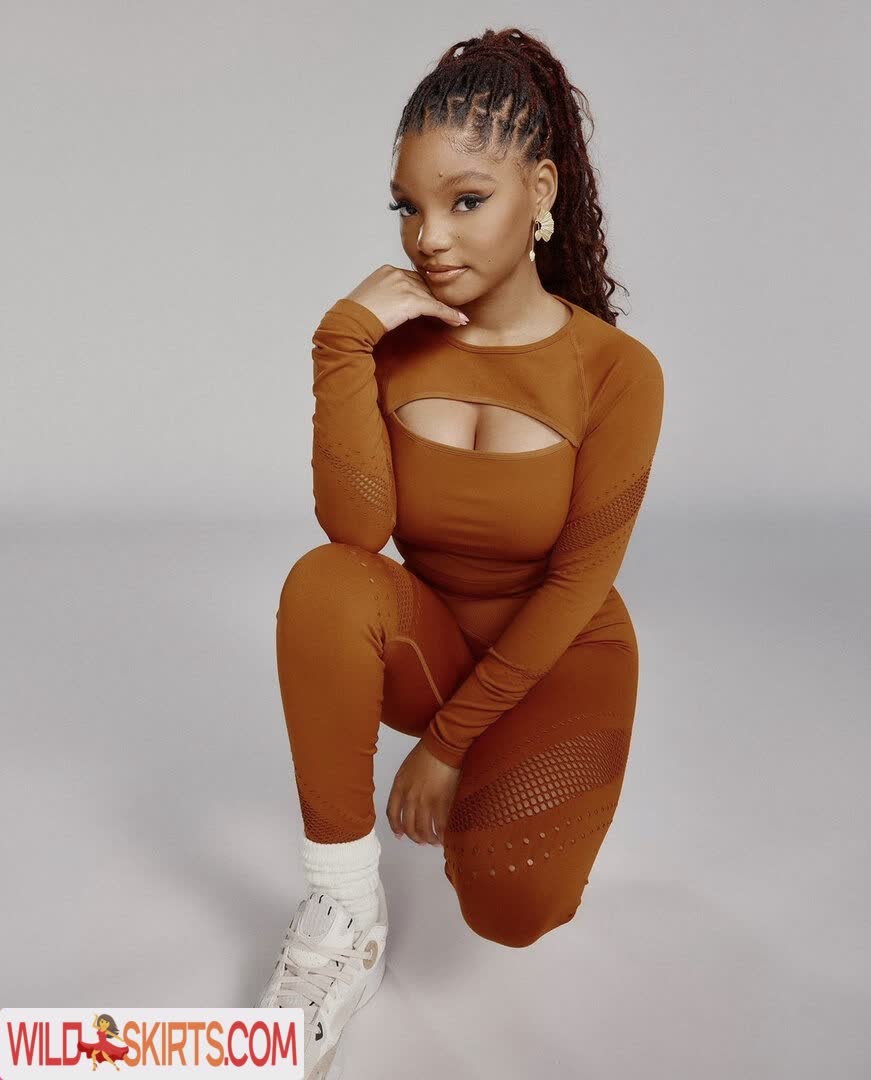 Halle Bailey nude leaked photo #85