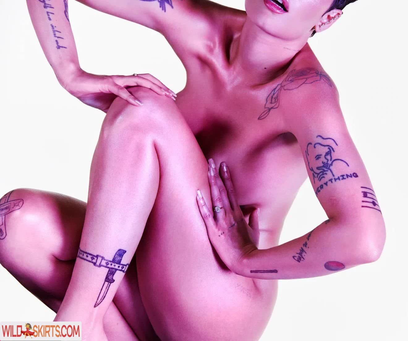 Halsey nude leaked photo #17