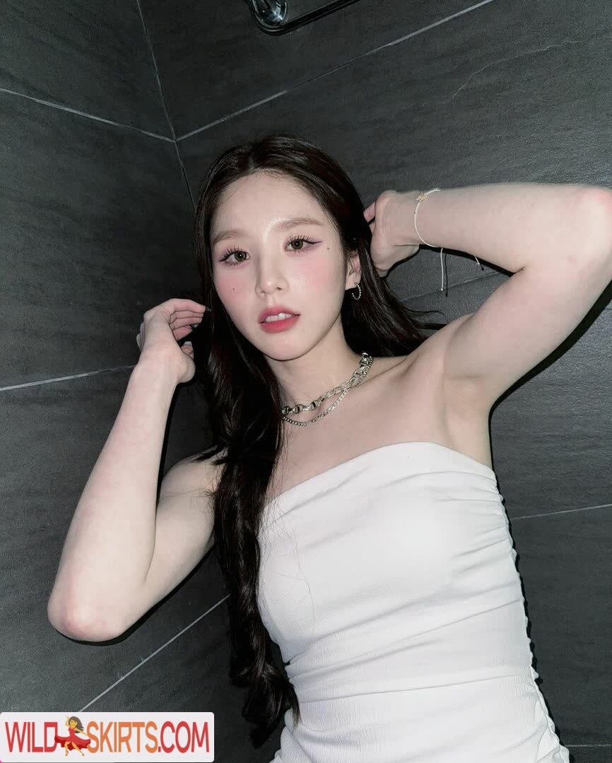 HeeJin nude leaked photo #7