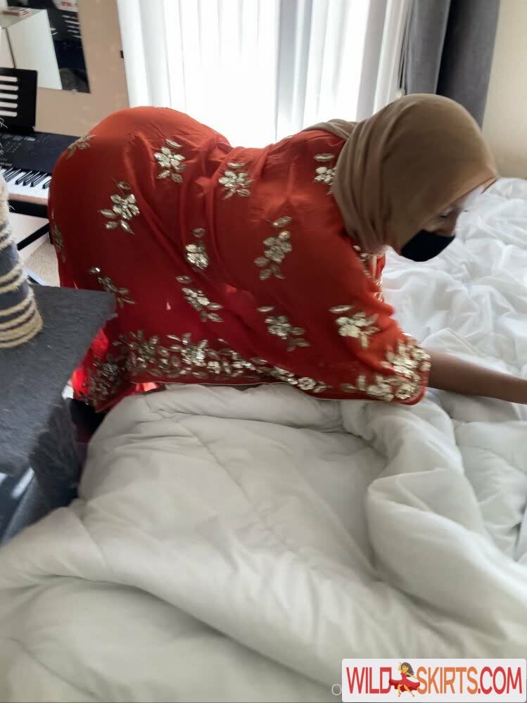 Hijabi Bambi nude leaked photo #33