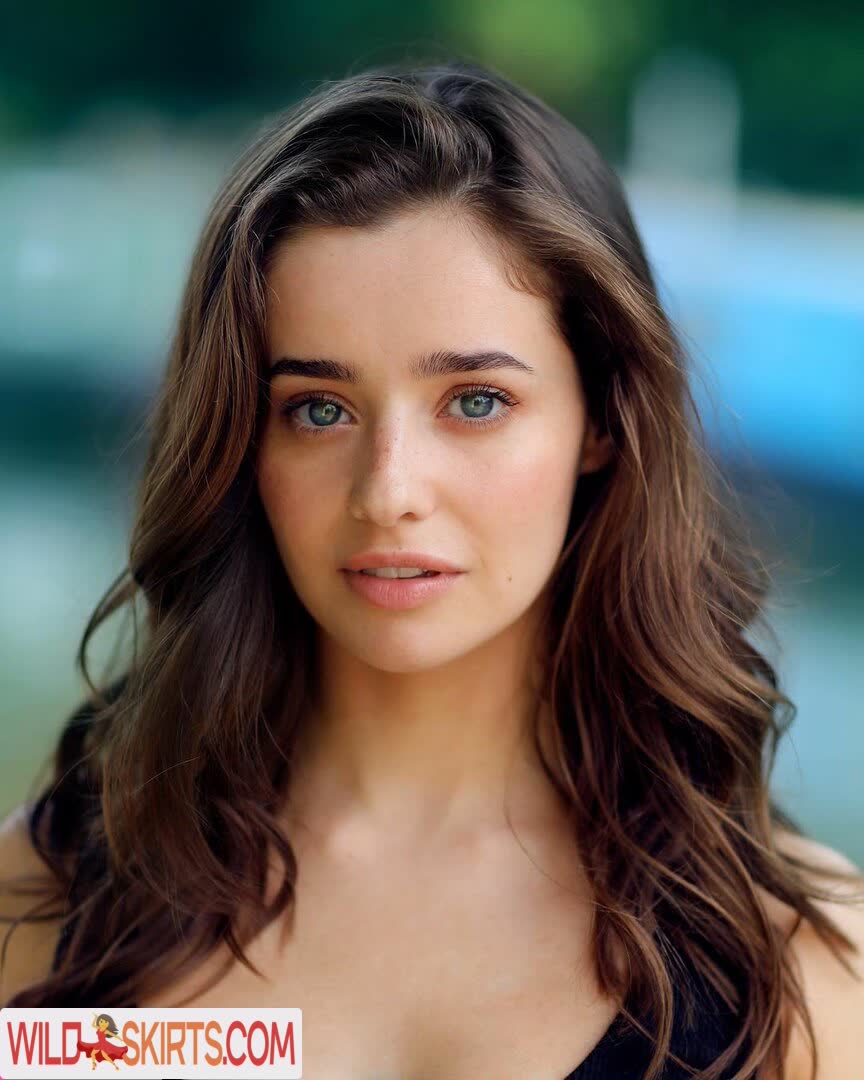 Holly Earl nude leaked photo #2