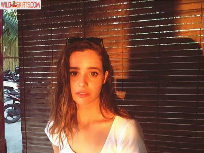 Holly Earl / earlisthename / hollyearl__ nude OnlyFans, Instagram leaked photo #3