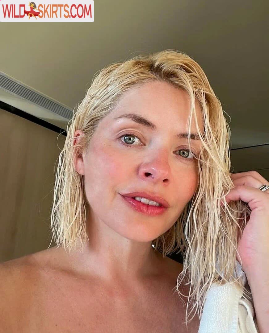 Holly Willoughby / hollywilloughby nude Instagram leaked photo #5