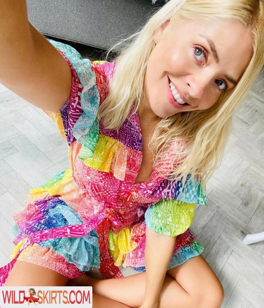 Holly Willoughby / hollywilloughby nude Instagram leaked photo #3