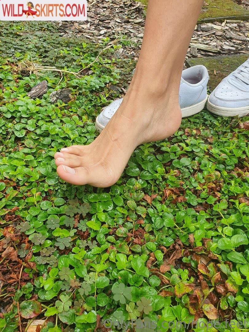 Hope.feet nude leaked photo #2