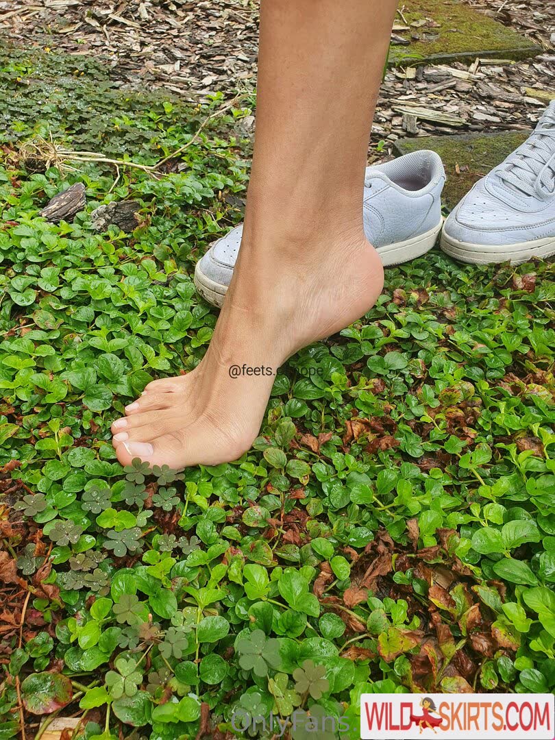 Hope.feet nude leaked photo #3