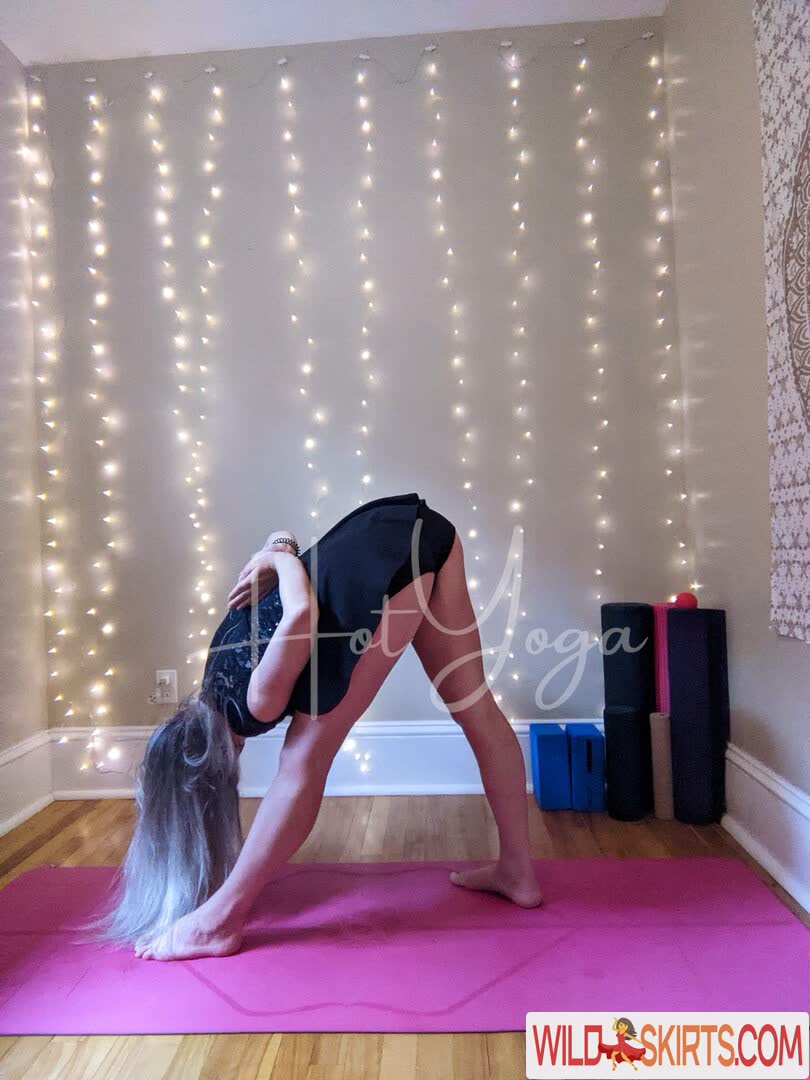 hot-yoga nude OnlyFans leaked photo