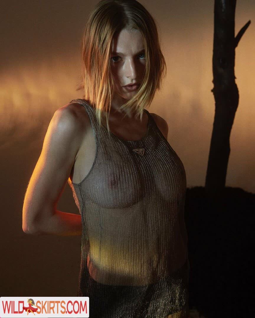 Hunter Schafer nude leaked photo #20