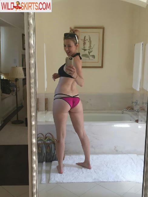 Iliza Shlesinger / ilizas nude Instagram leaked photo #58