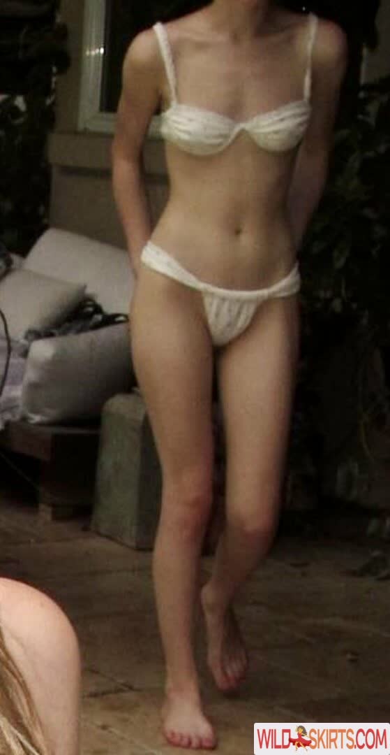 Iris Apatow nude leaked photo #25