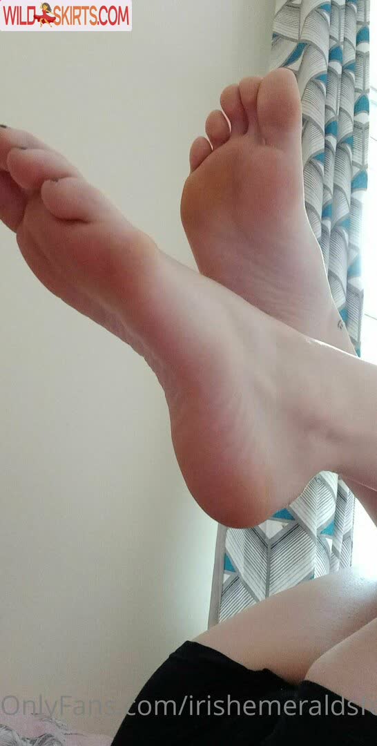 irishemeraldsfeet / irishemeraldsfeet / therealdesertgypsy nude OnlyFans, Instagram leaked photo #4