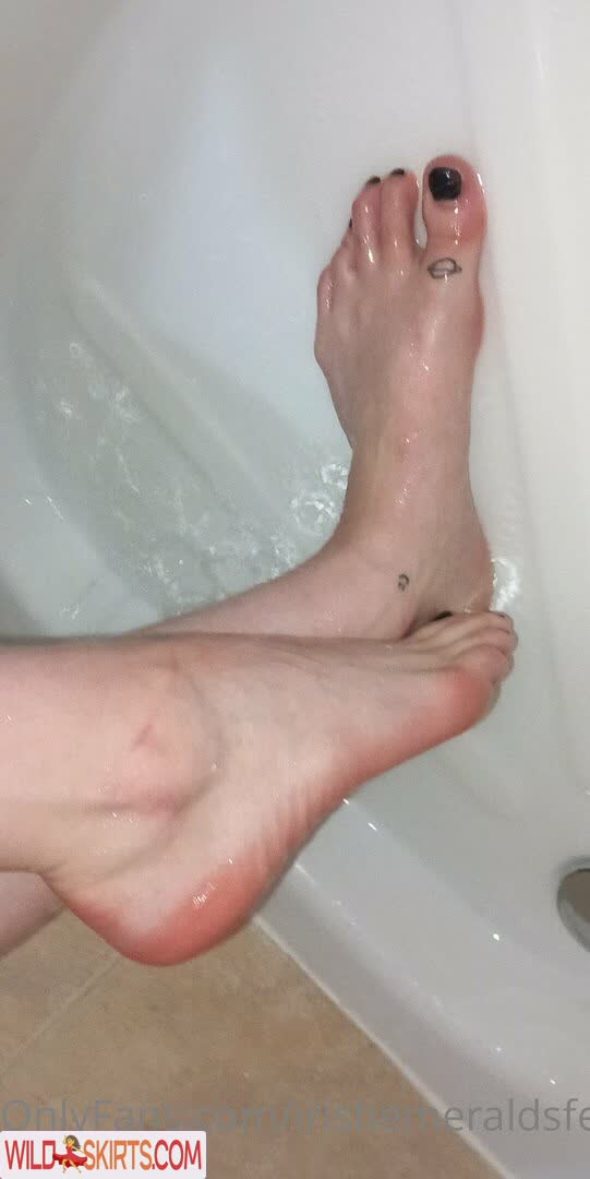 irishemeraldsfeet / irishemeraldsfeet / therealdesertgypsy nude OnlyFans, Instagram leaked photo #2