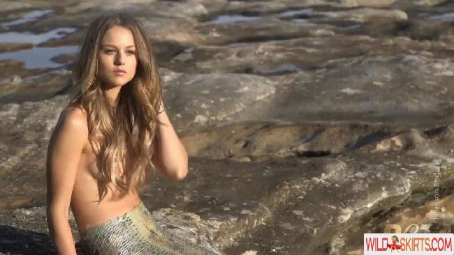 Isabelle Cornish / isabellecornish nude Instagram leaked photo #269