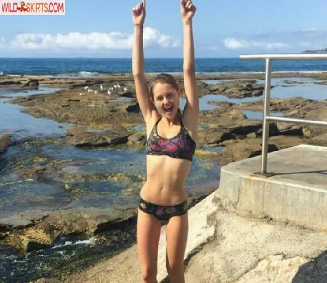 Isabelle Cornish / isabellecornish nude Instagram leaked photo #274