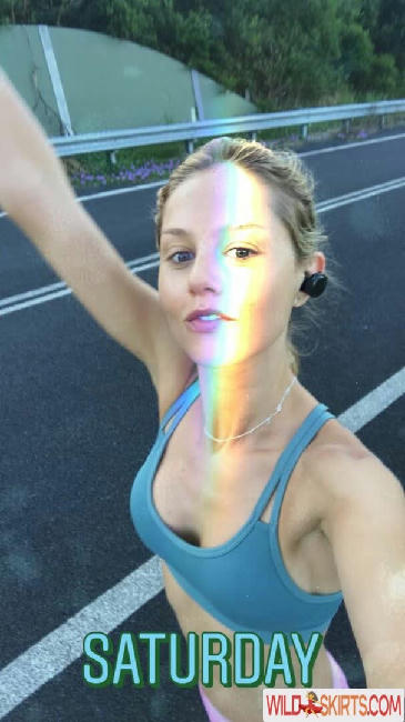 Isabelle Cornish / isabellecornish nude Instagram leaked photo #19