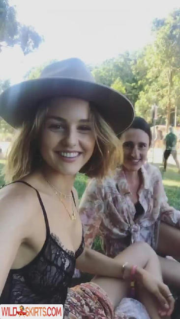 Isabelle Cornish / isabellecornish nude Instagram leaked video #320