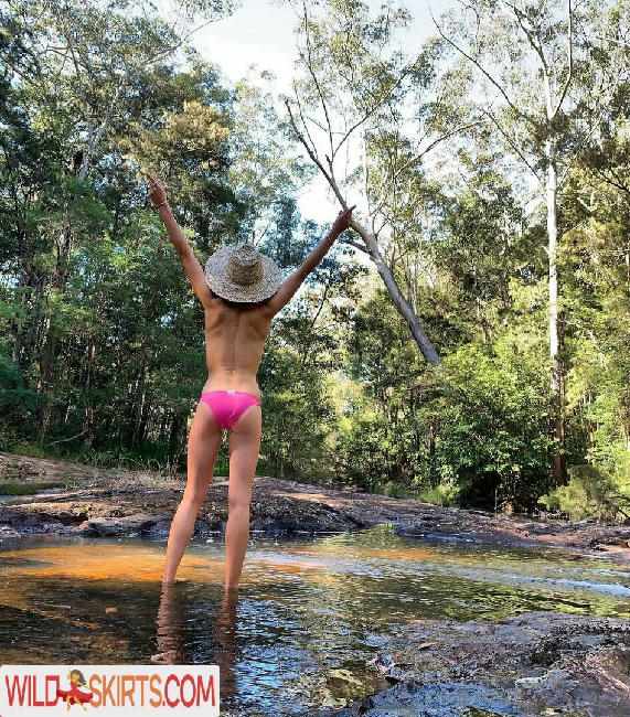 Isabelle Cornish / isabellecornish nude Instagram leaked photo #97